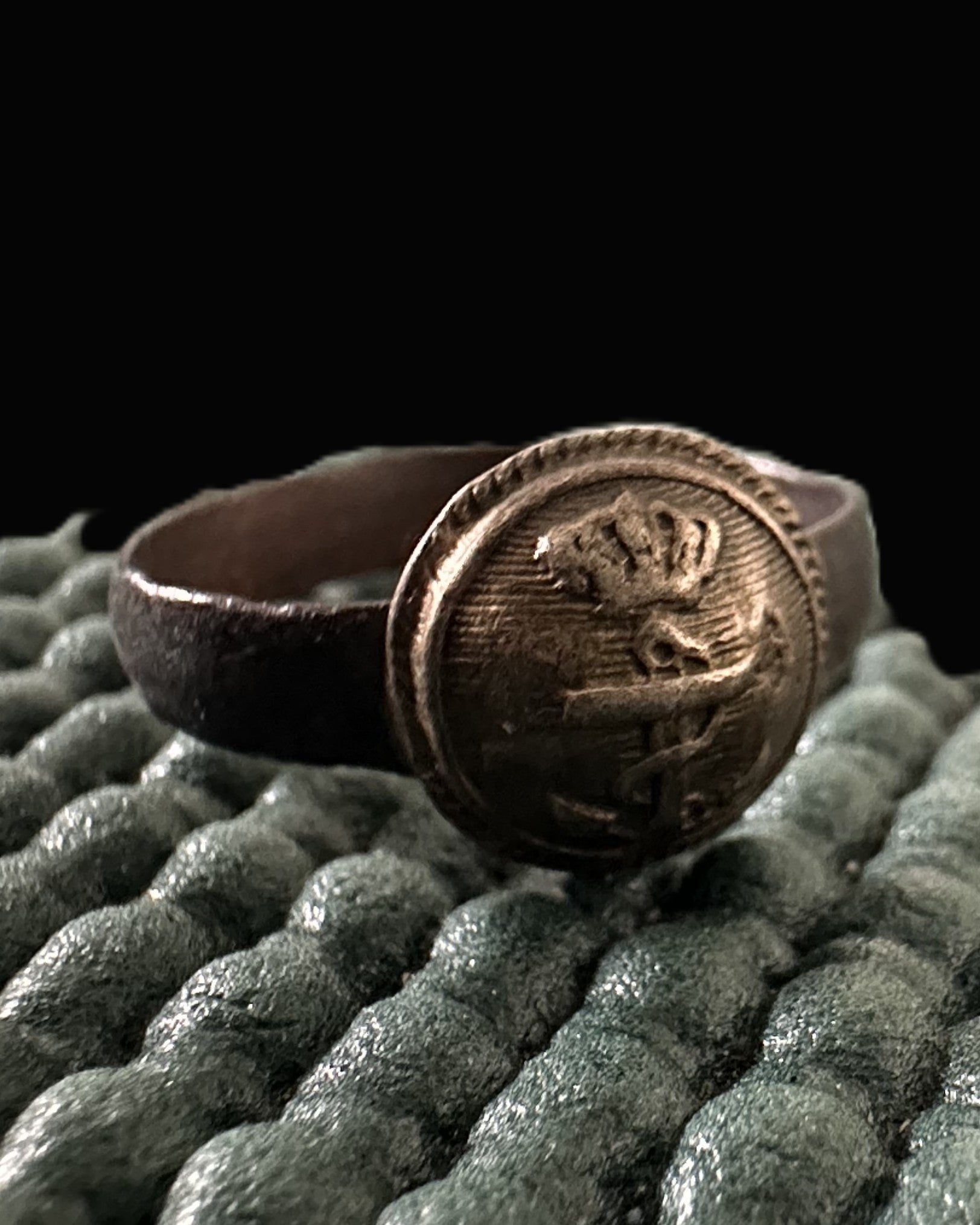 Imperial German Navy trench art ring featuring crowned anchor motif – WWI-era
