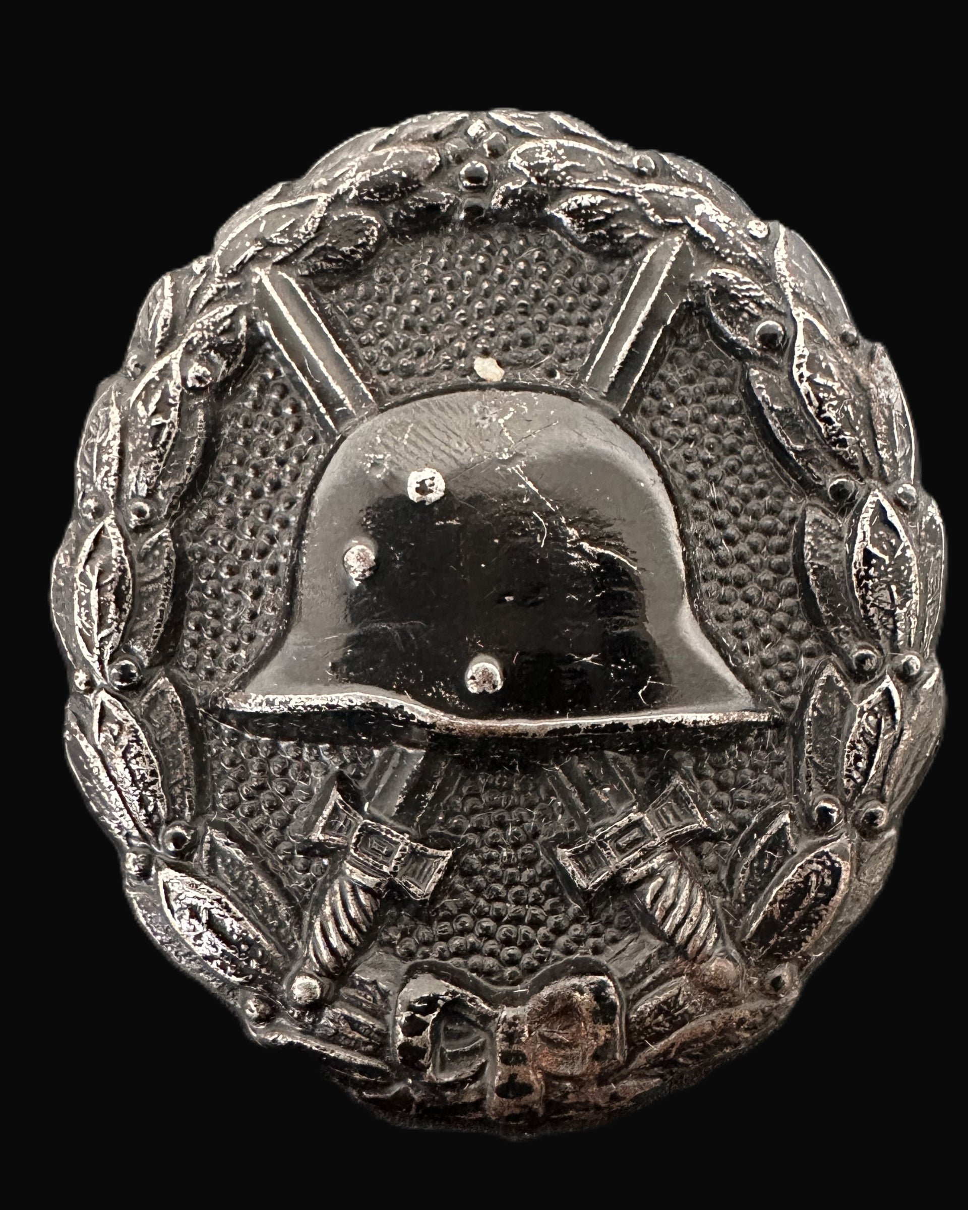 Black Wound Badge with Screwback – D.R.G.M. 653146