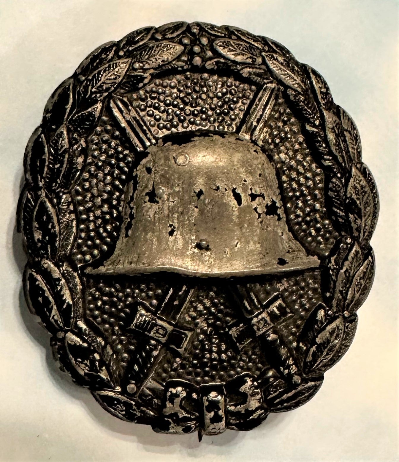 Black German WWI Army Wound Badge - A Badge of Bravery - Derrittmeister Militaria Group