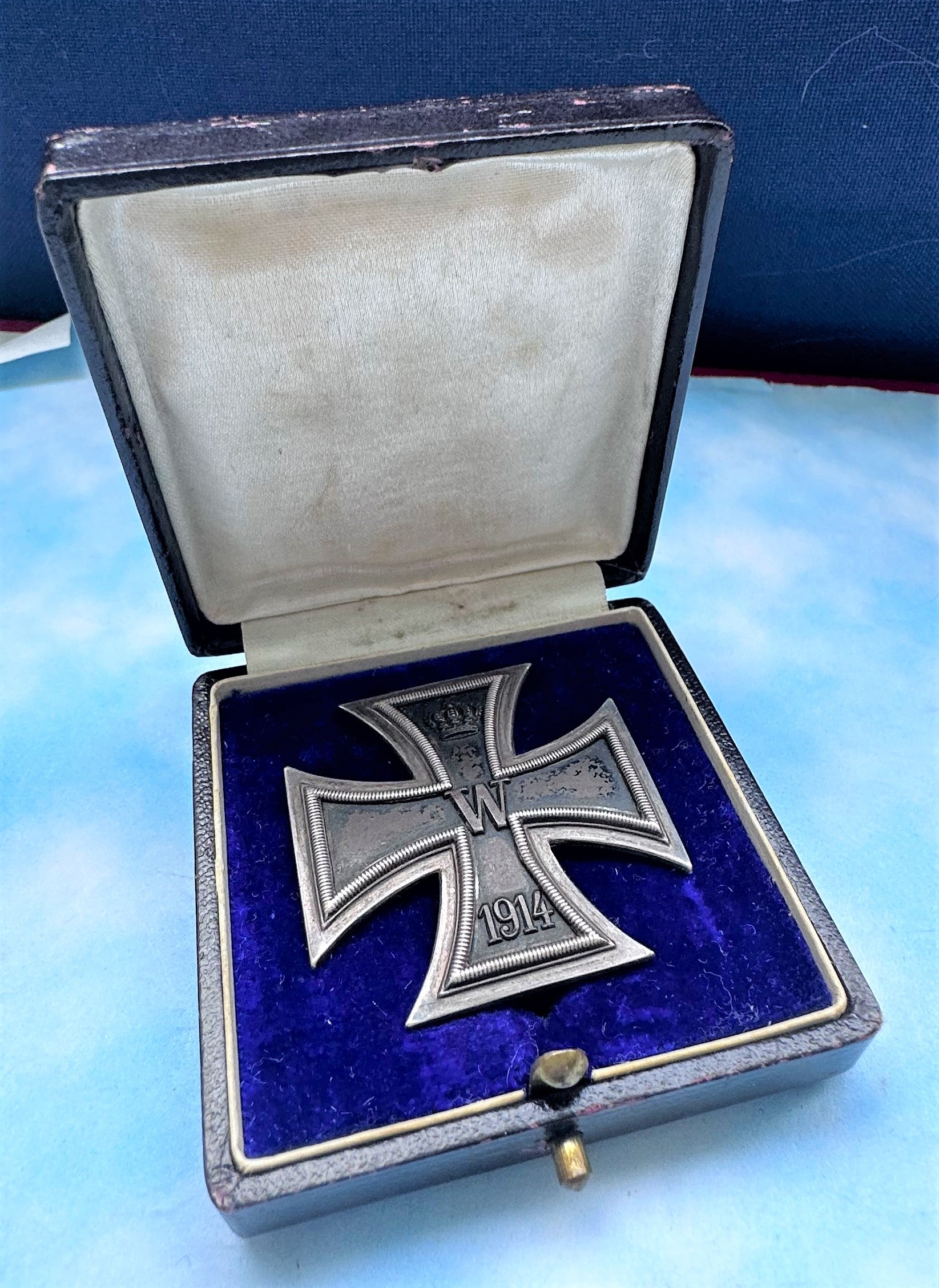 German 1914 Iron Cross 1st Class Pillow Back in Presentation Case - Derrittmeister Militaria Group