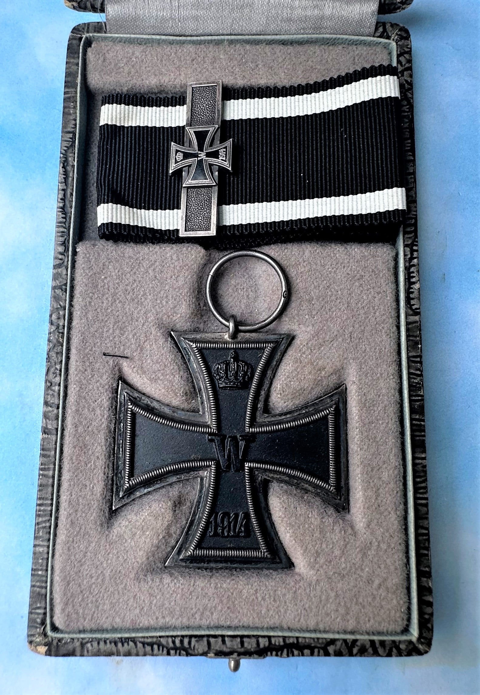 German 1914 Iron Cross 2nd Class with Spange and original presentation case .800 - Derrittmeister Militaria Group