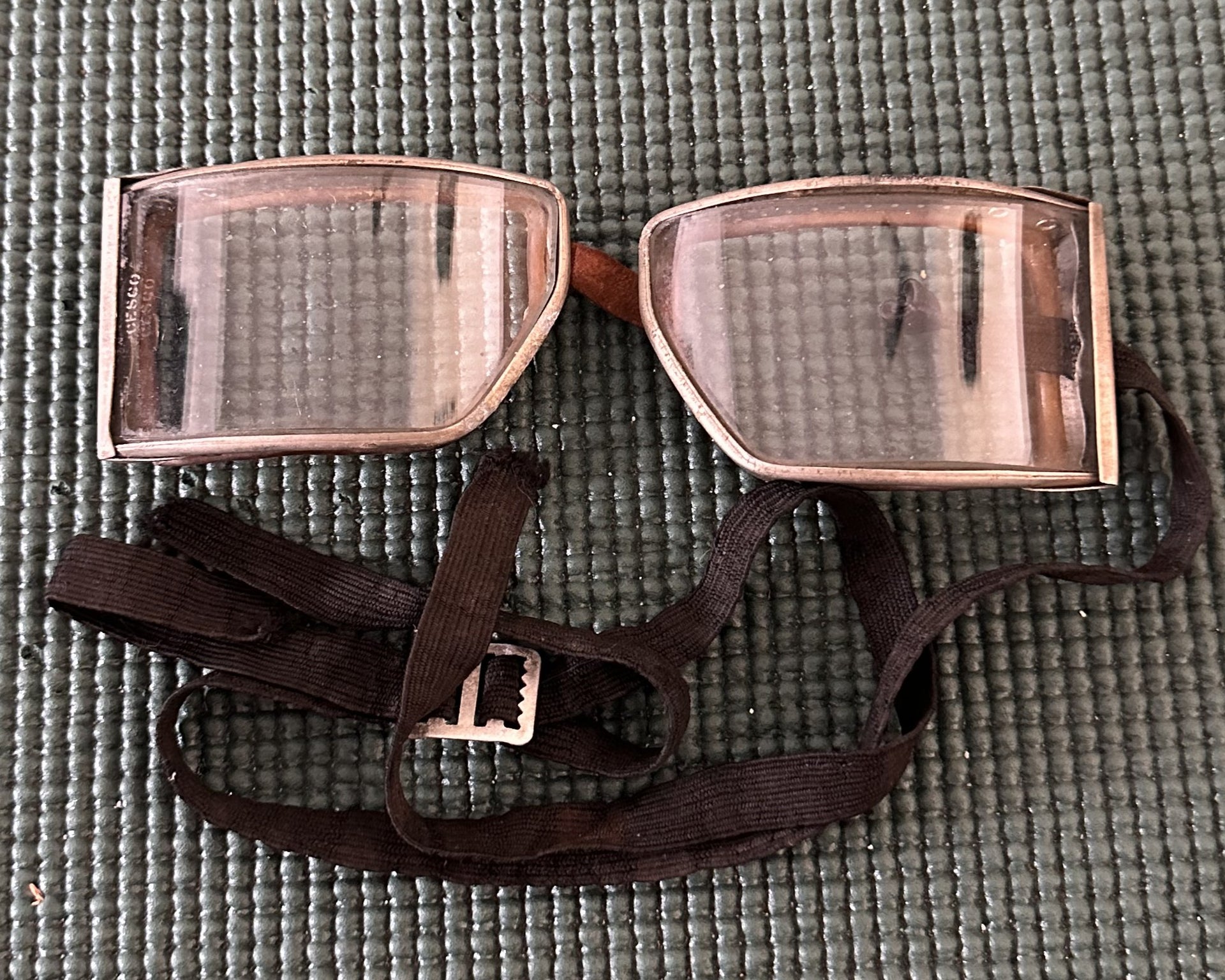WWI German or Austro-Hungarian Military-Issue Protective Goggles – Early Trapezoidal Style