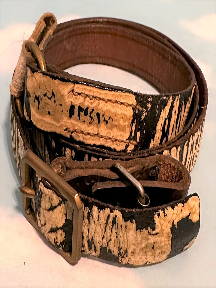 Prussian leather belt and cartridge box once worn by officers of the prestigious 1. Leib-Husaren-Regiment Nr 1 and 2. Leib-Husaren-Regiment Nr 2 - Derrittmeister Militaria Group
