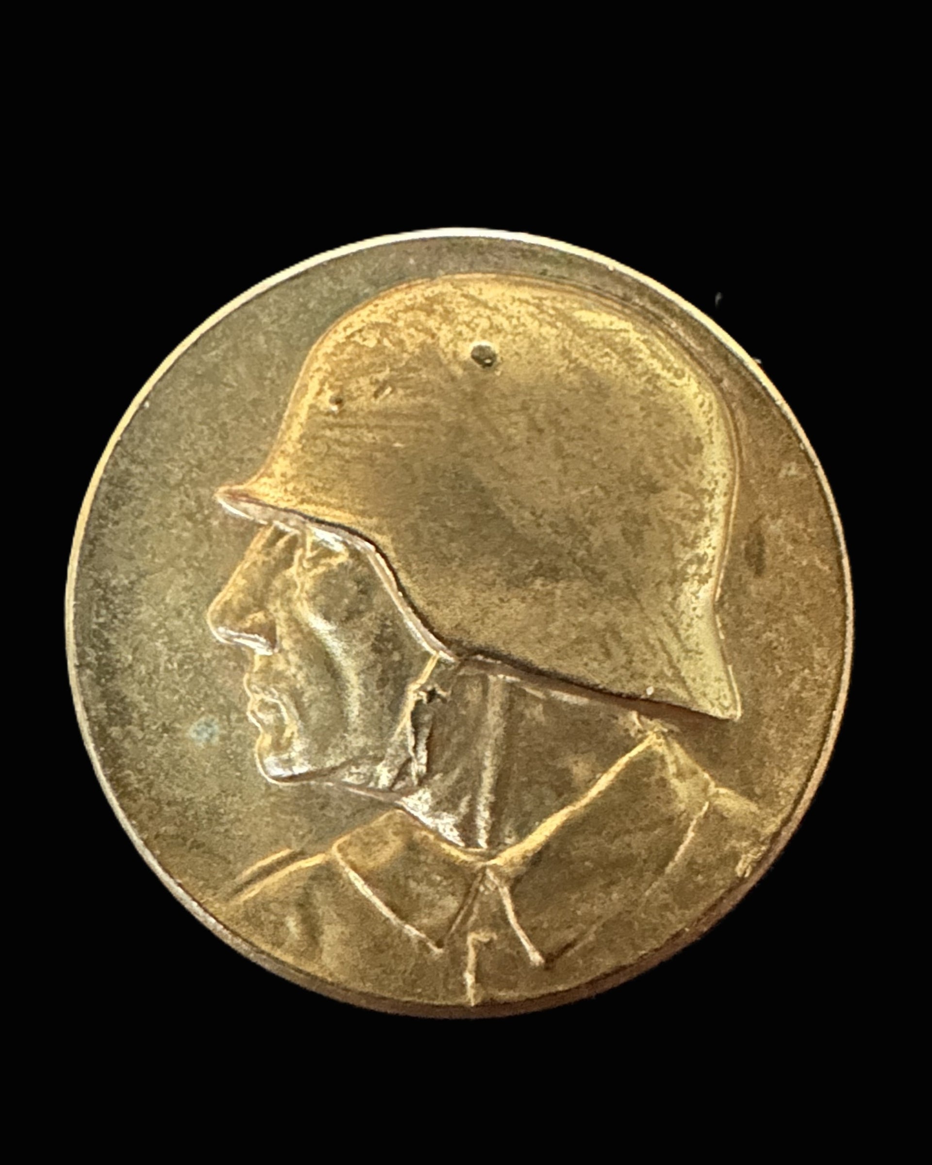 German WWI Stahlhelm Soldier Profile Commemorative Tinnie Pin
