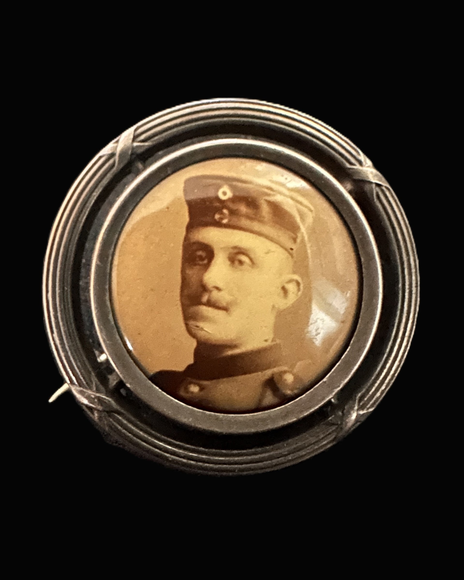 Imperial German Soldier’s Photo Brooch – Portrait in Uniform