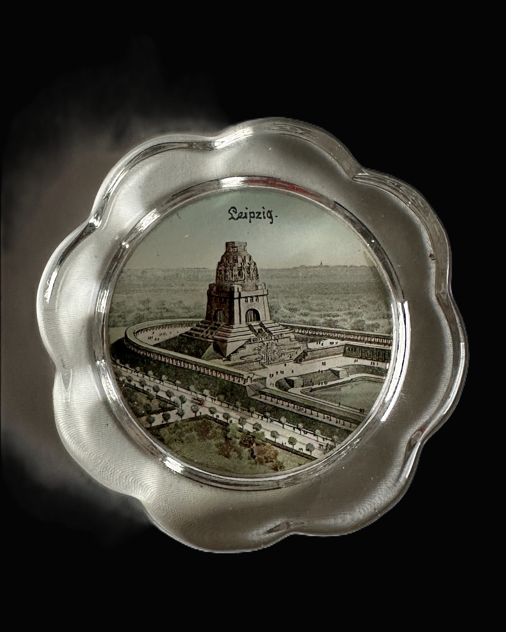 Leipzig “Völkerschlachtdenkmal” Glass Souvenir Paperweight, Circa 1913