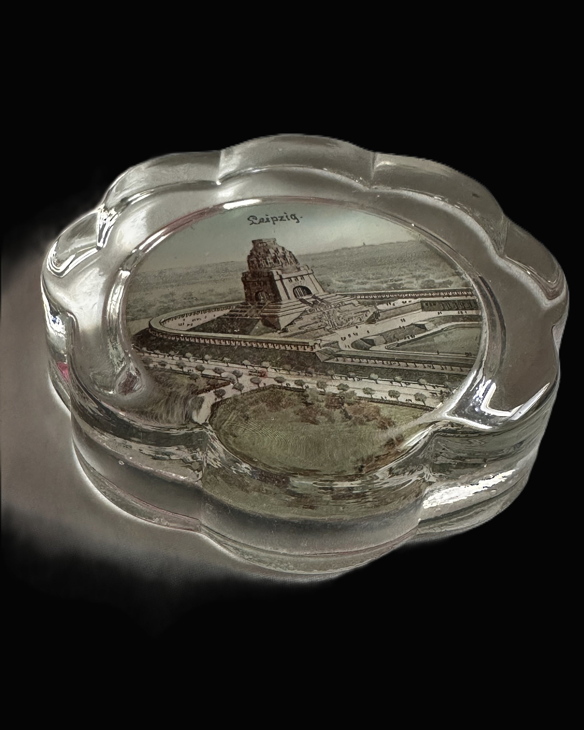 Leipzig “Völkerschlachtdenkmal” Glass Souvenir Paperweight, Circa 1913