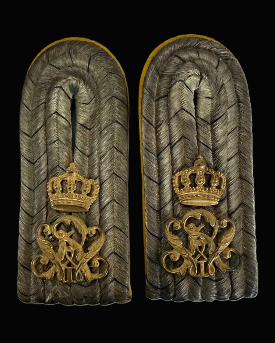 Imperial German Grenadier Regiment 7 King Wilhelm Leutnant Shoulder Board Pair