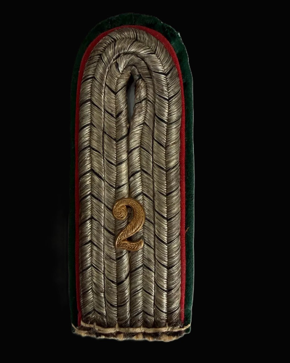 Imperial German Jager zu Pferde Regiment 2 Leutnant Shoulder Board Green Red
