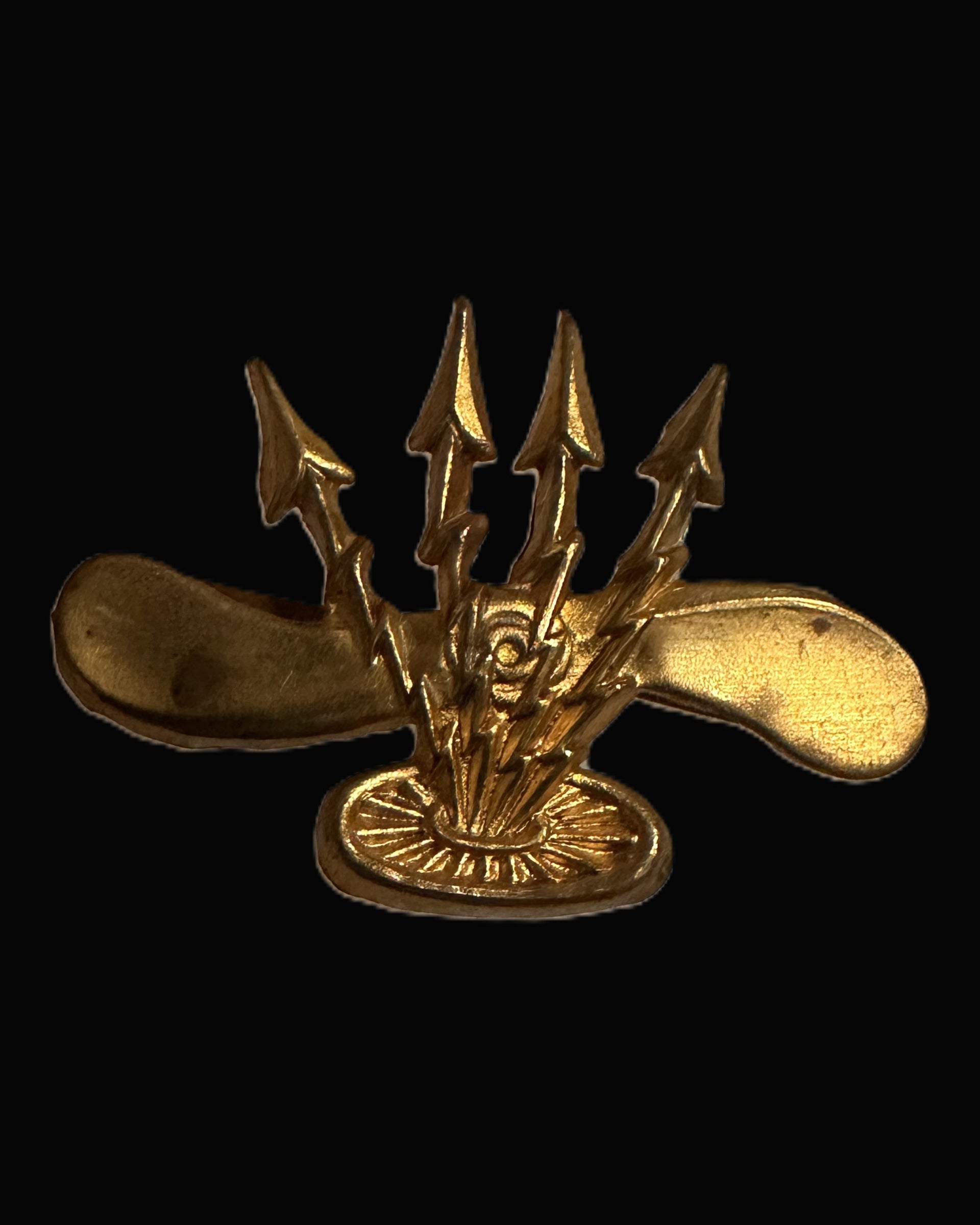 Gilt Military Cap Badge With Crossed Oars And Lightning Bolts
