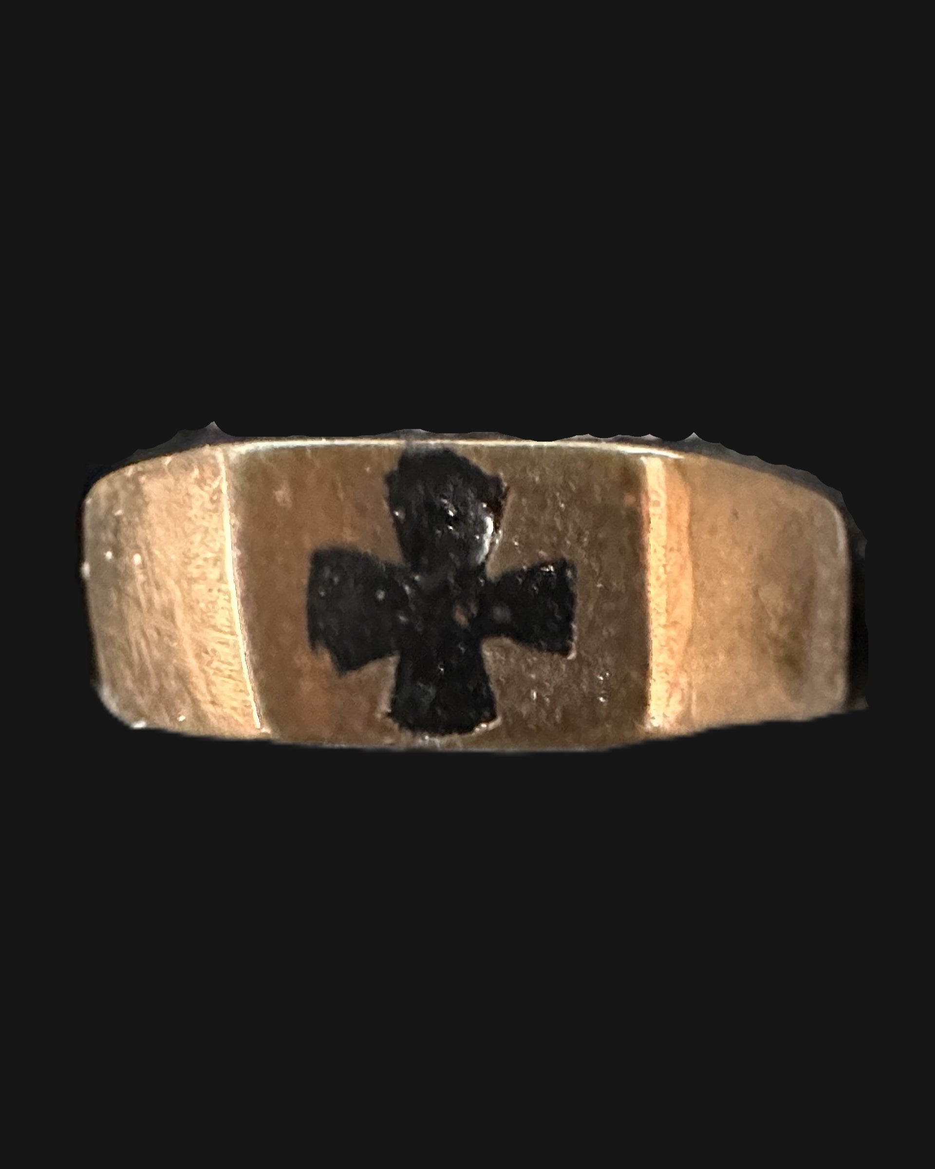 WWI German soldier’s ring featuring an Iron Cross motif – trench art style