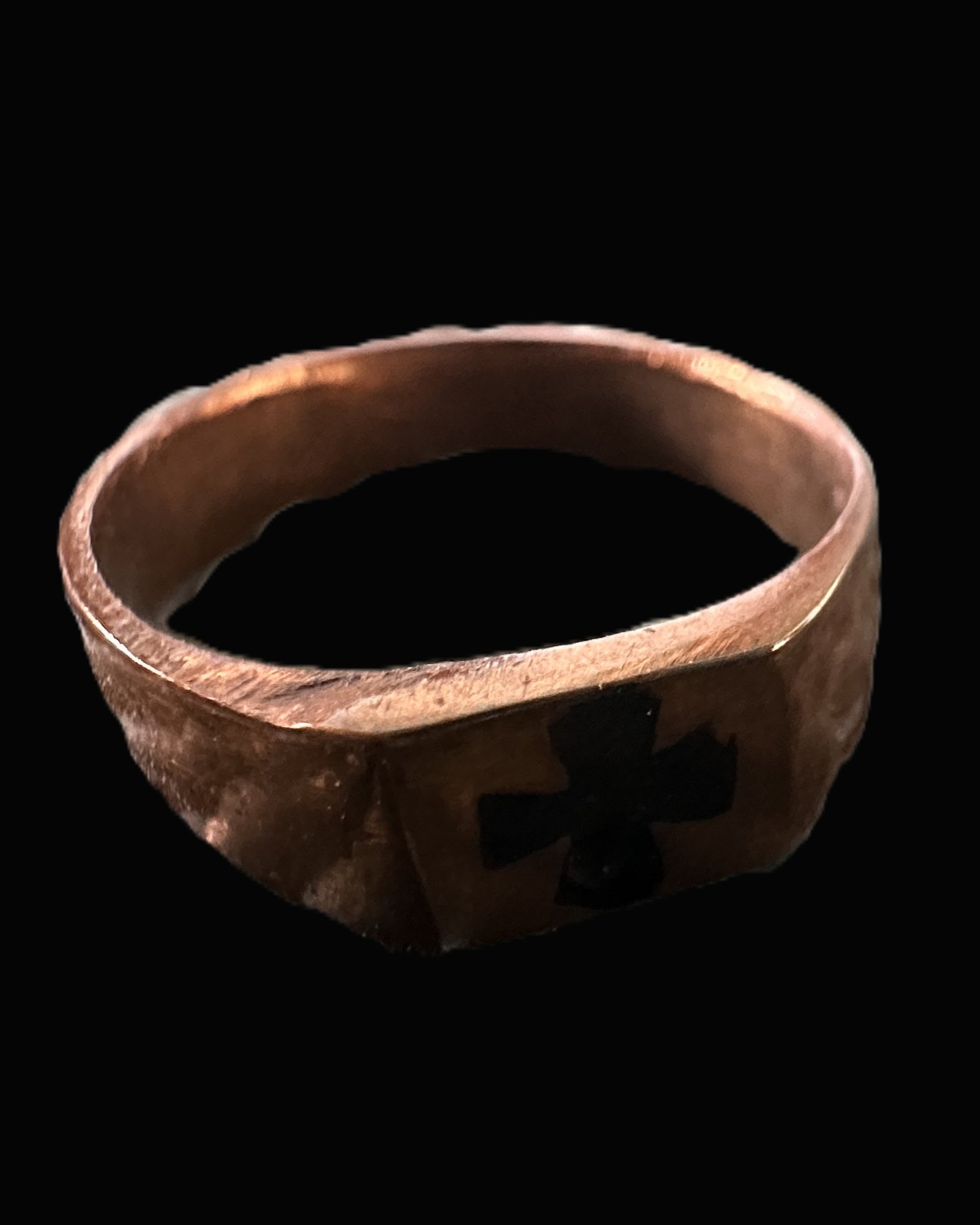WWI German soldier’s ring featuring an Iron Cross motif – trench art style
