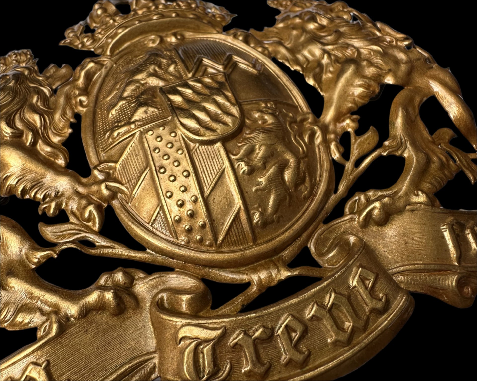 Bavarian Helmet Wappen – “In Treue Fest” Motto – Lions & Crown Crest