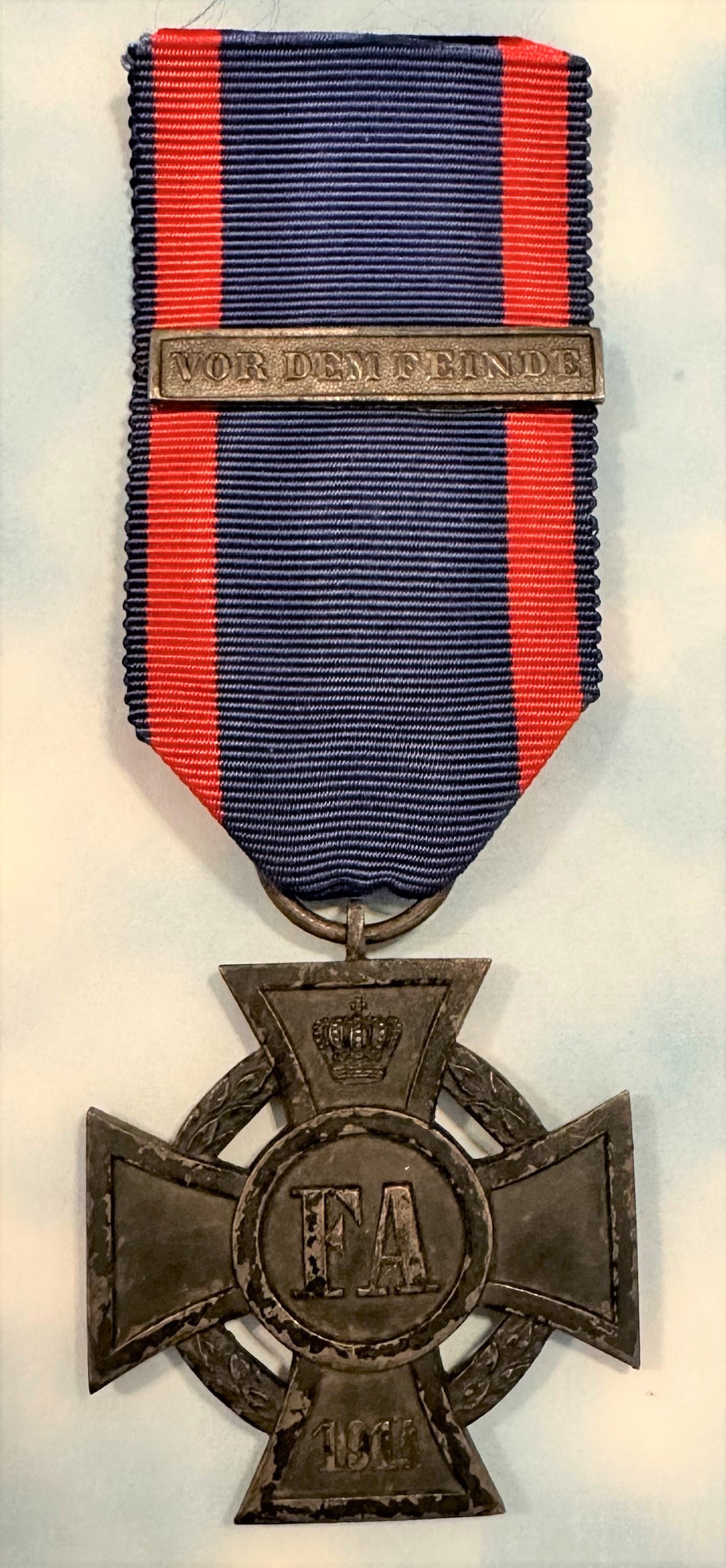 Oldenburg Friedrich-August Cross 2nd Class 1914 featuring the spange "Vor Dem Feinde" - Derrittmeister Militaria Group