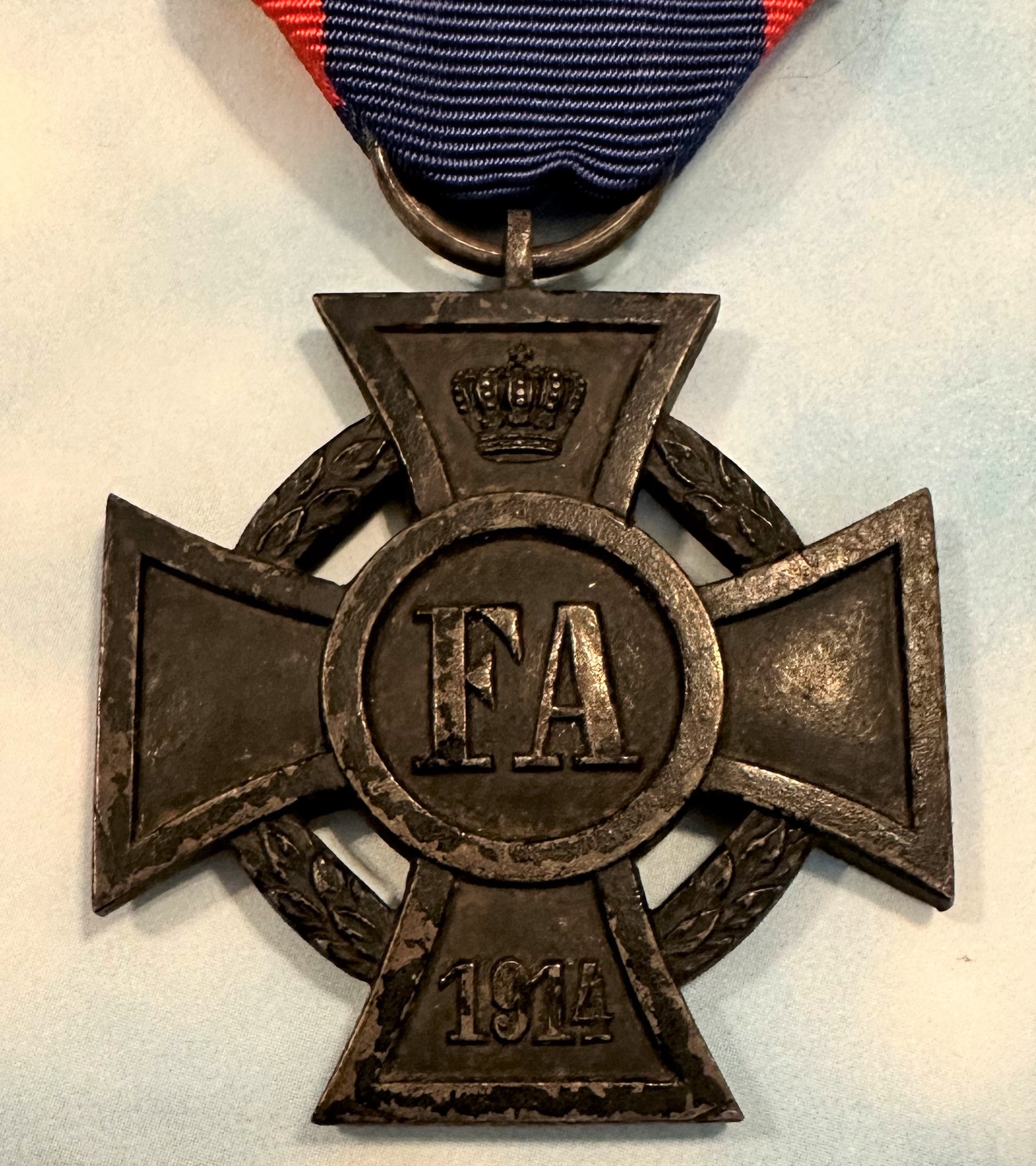 Oldenburg Friedrich-August Cross 2nd Class 1914 featuring the spange "Vor Dem Feinde" - Derrittmeister Militaria Group