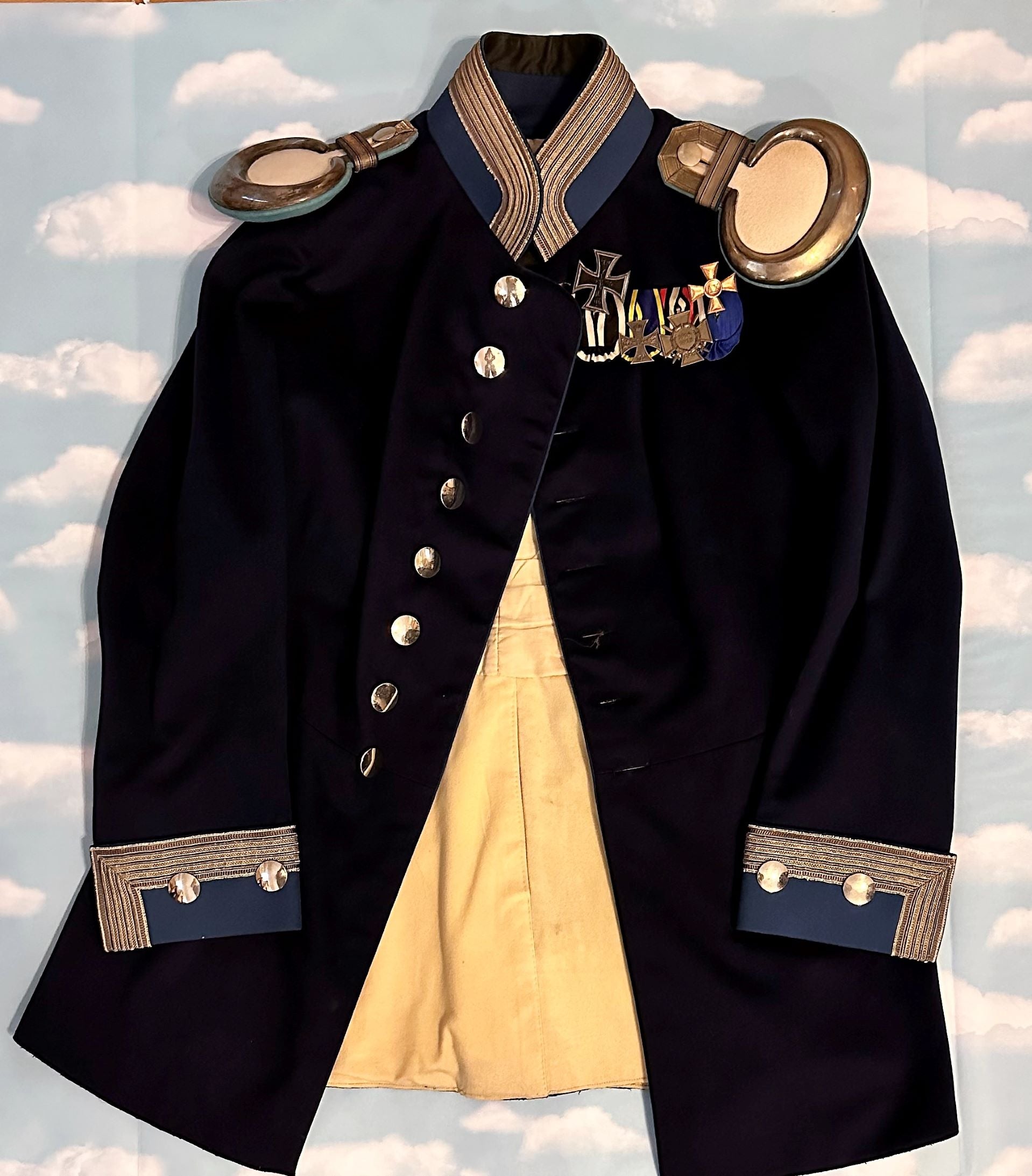 German Waffenrock for a Leutnant in Garde Kurassier Rgt - Derrittmeister Militaria Group