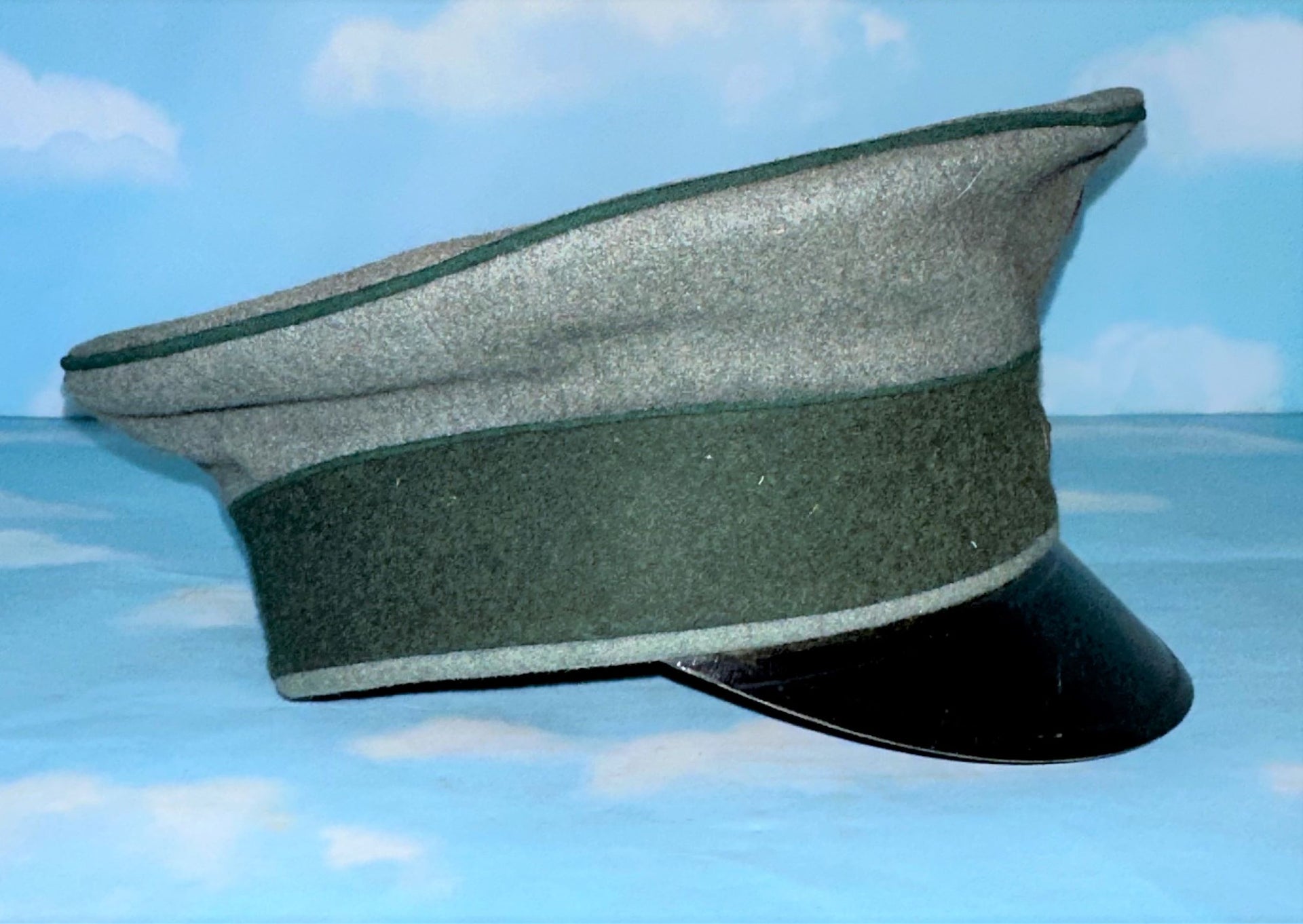 Saxon Schirmmütze / Visor Cap for Officer in Jäger-Bataillone in feldgrau - Derrittmeister Militaria Group